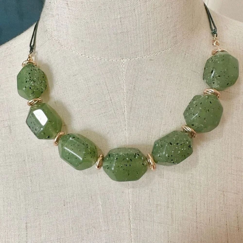 1928 green beaded necklace and earrings set